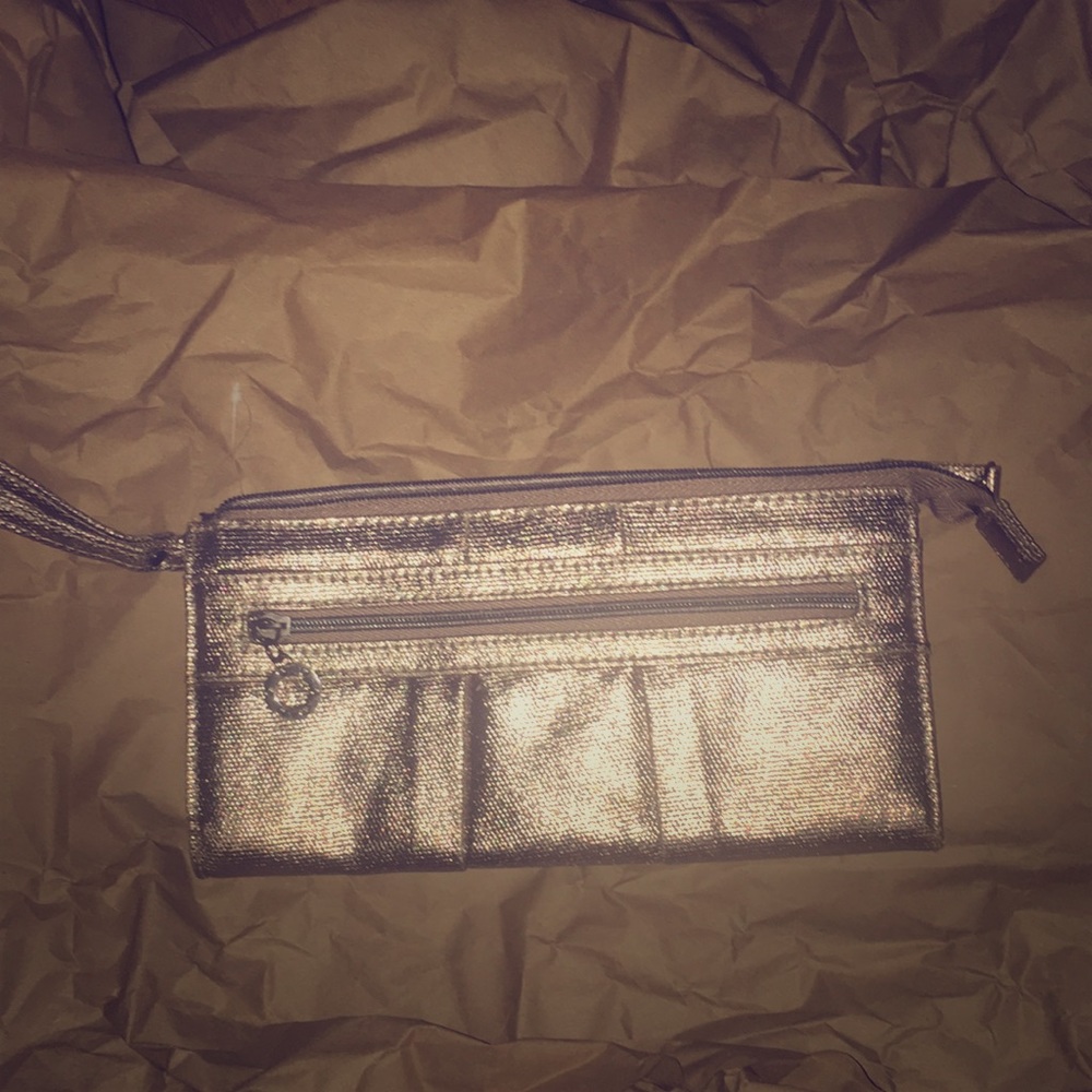 Brand new. Silver clutch💎